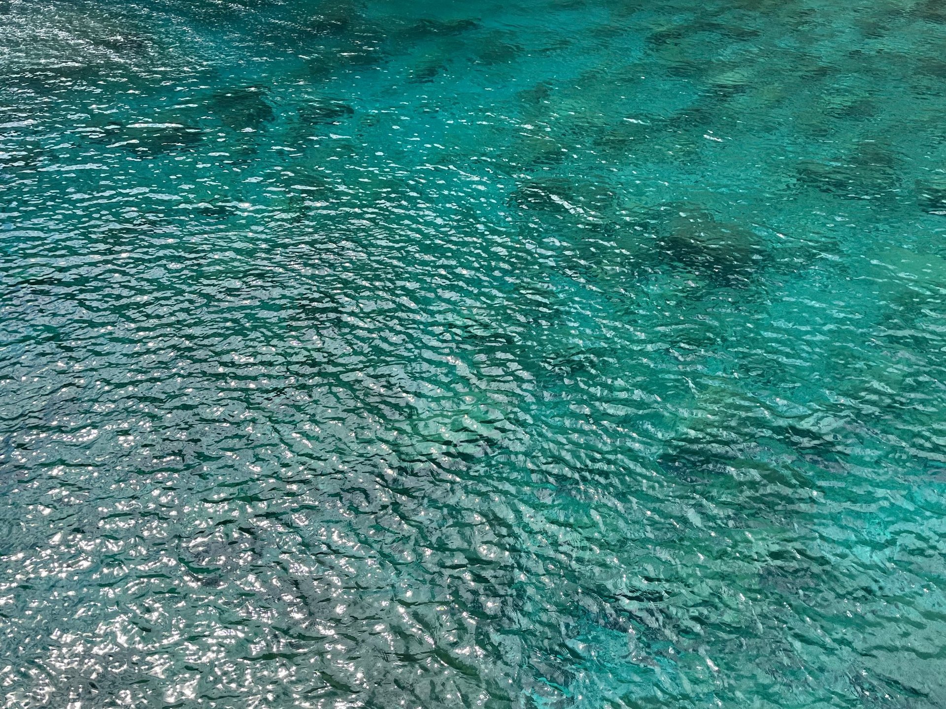 Turquoise water over the pebbles